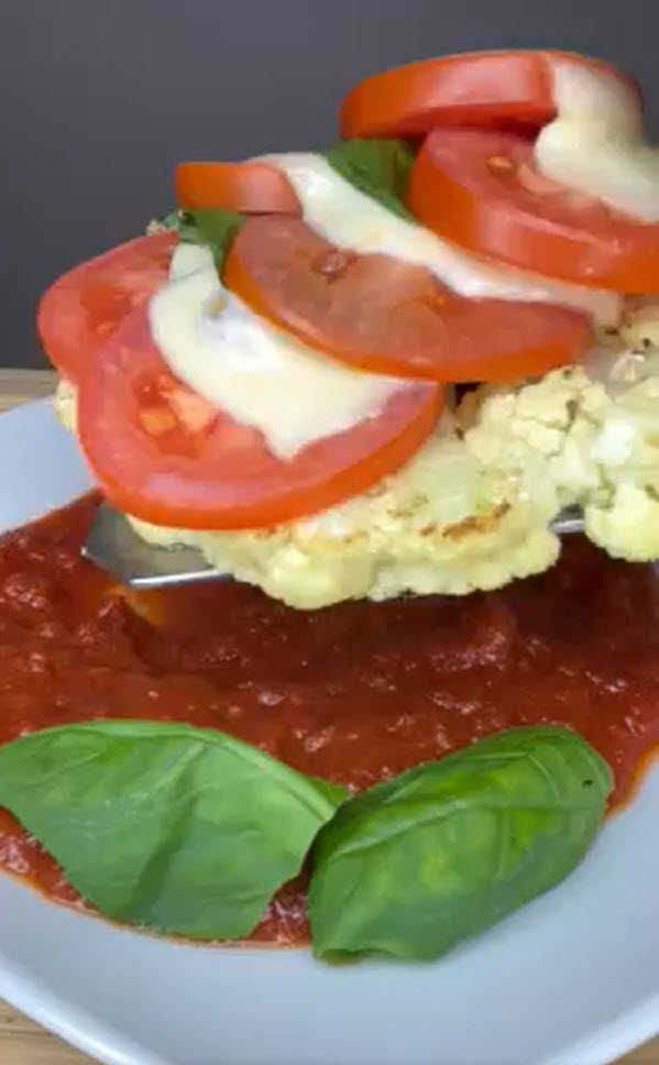 Blumenkohl Steak Caprese